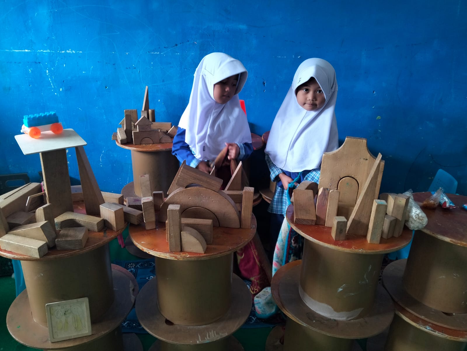 kreasi bangun ruang membuat rumah